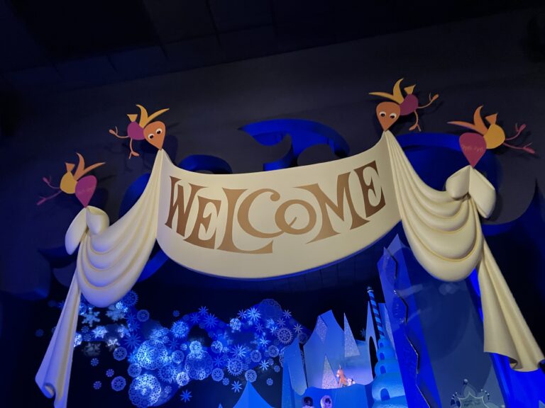  Hong Kong Disneyland How Many Disney Characters Are There Let s Try