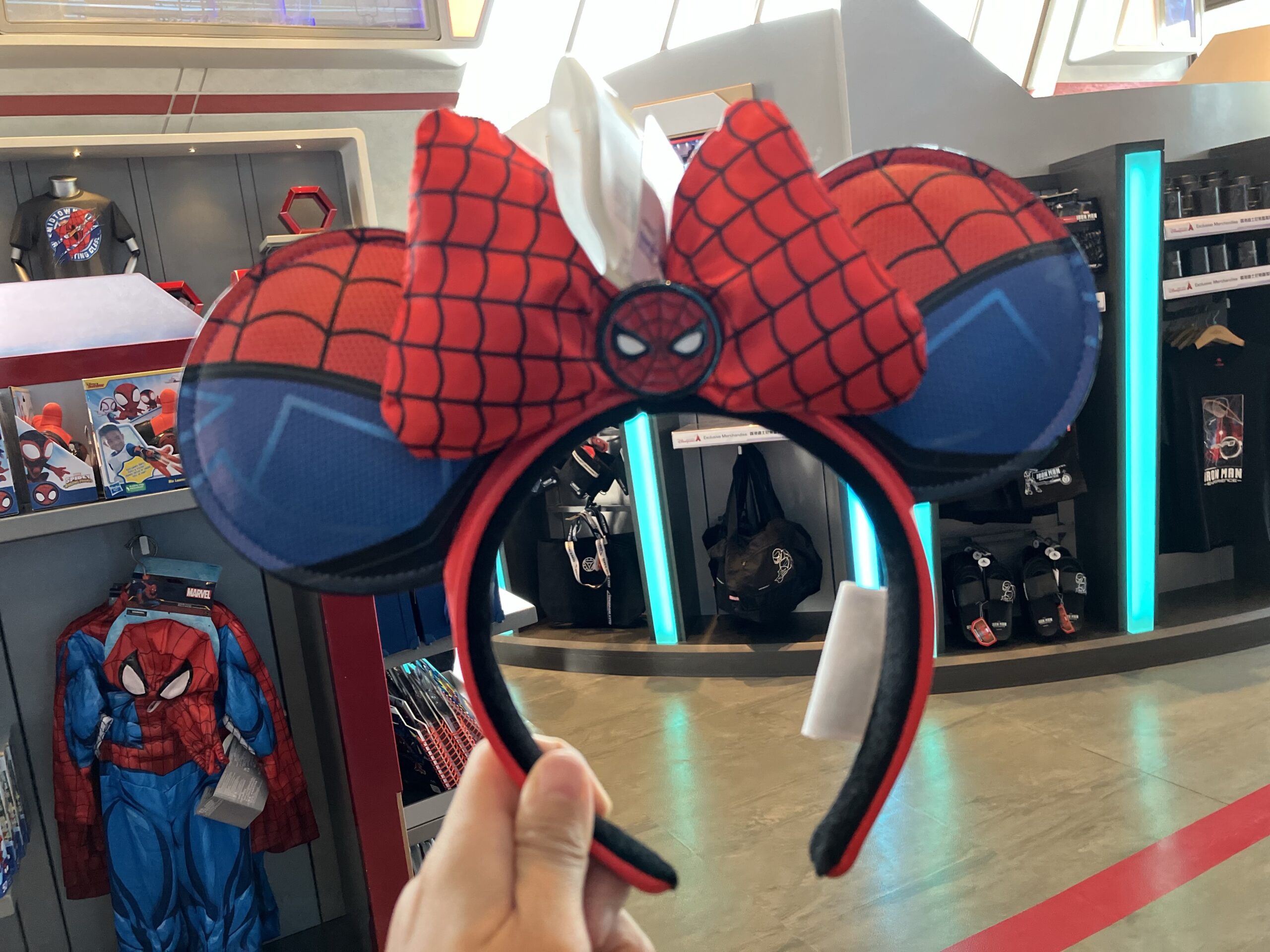 【レア】アイアンマン　数量限定記念ピンバッジ　香港ディズニーランド限定 レア】アイアンマン 香港ディズニーランド限定 オープン記念数量