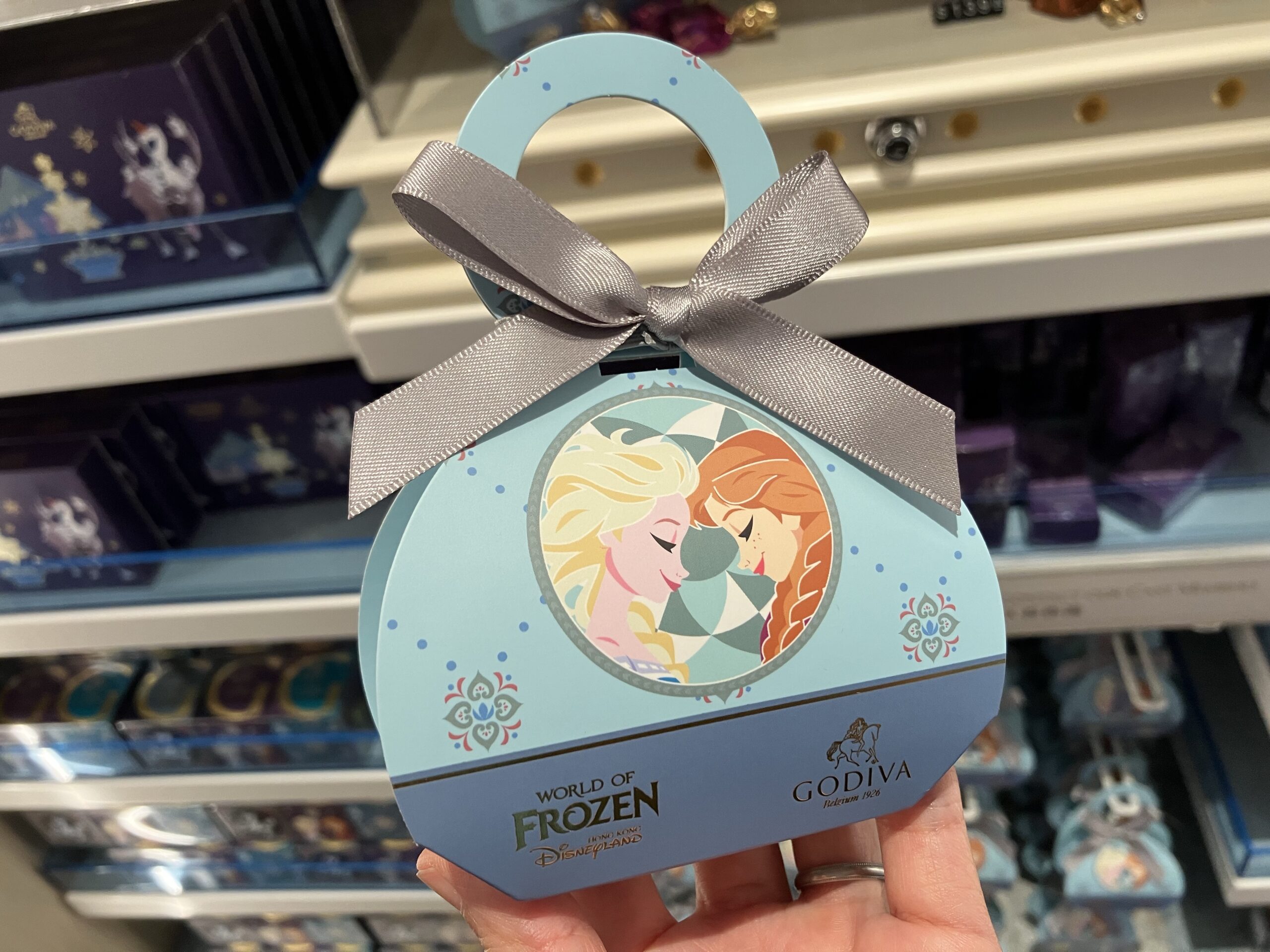 FROZEN GODEVA 香港ディズニーランド 香港ディズニー】新エリア「World of Frozen」で買えるお菓子